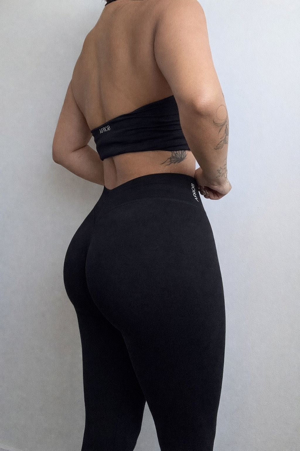 CurveContour Sculpt V-Back Leggings
