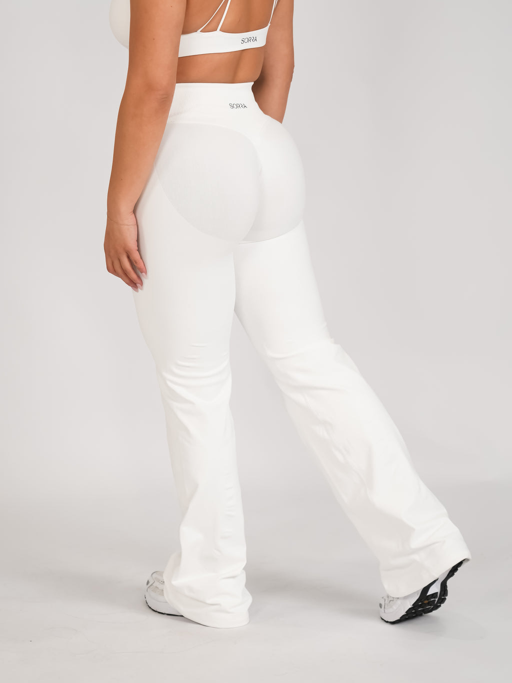 CurveContour Sculpt Flares Classic White